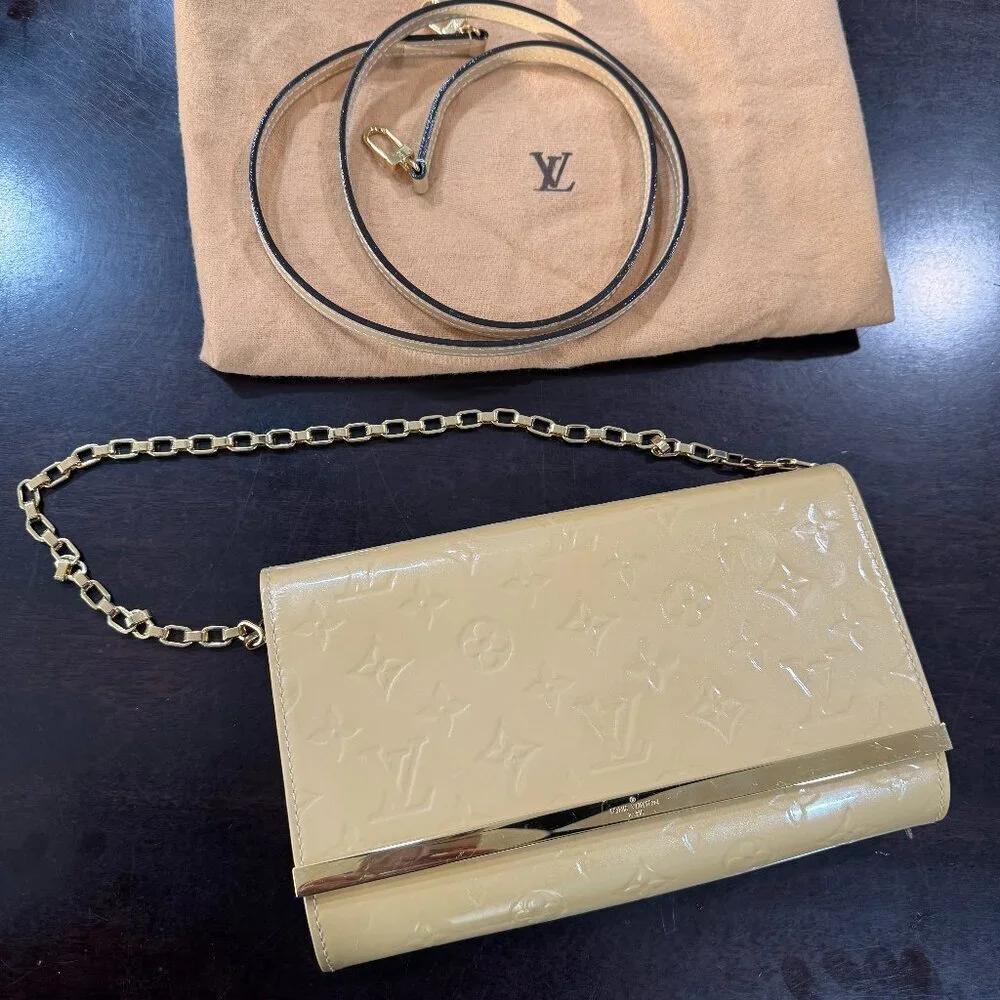Louis Vuitton Vernis Anna Chain Clutch / Crossbody Bag (removable strap)– Beige - Picture 2 of 13